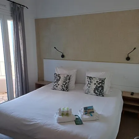 Hotel De La 2*