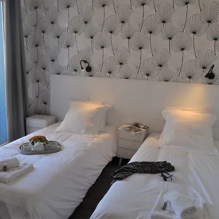 Hotel De La 2*