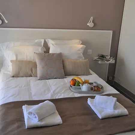 De La Ξενοδοχείο 2*