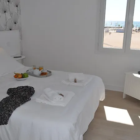 Hotel De La 2*